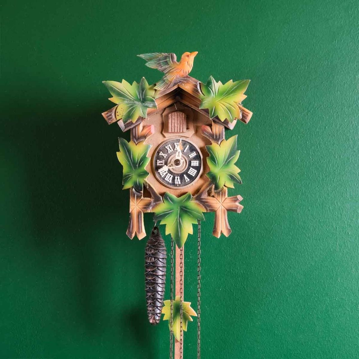 Cuckoo clock,Vintage German wooden cuckoo clock