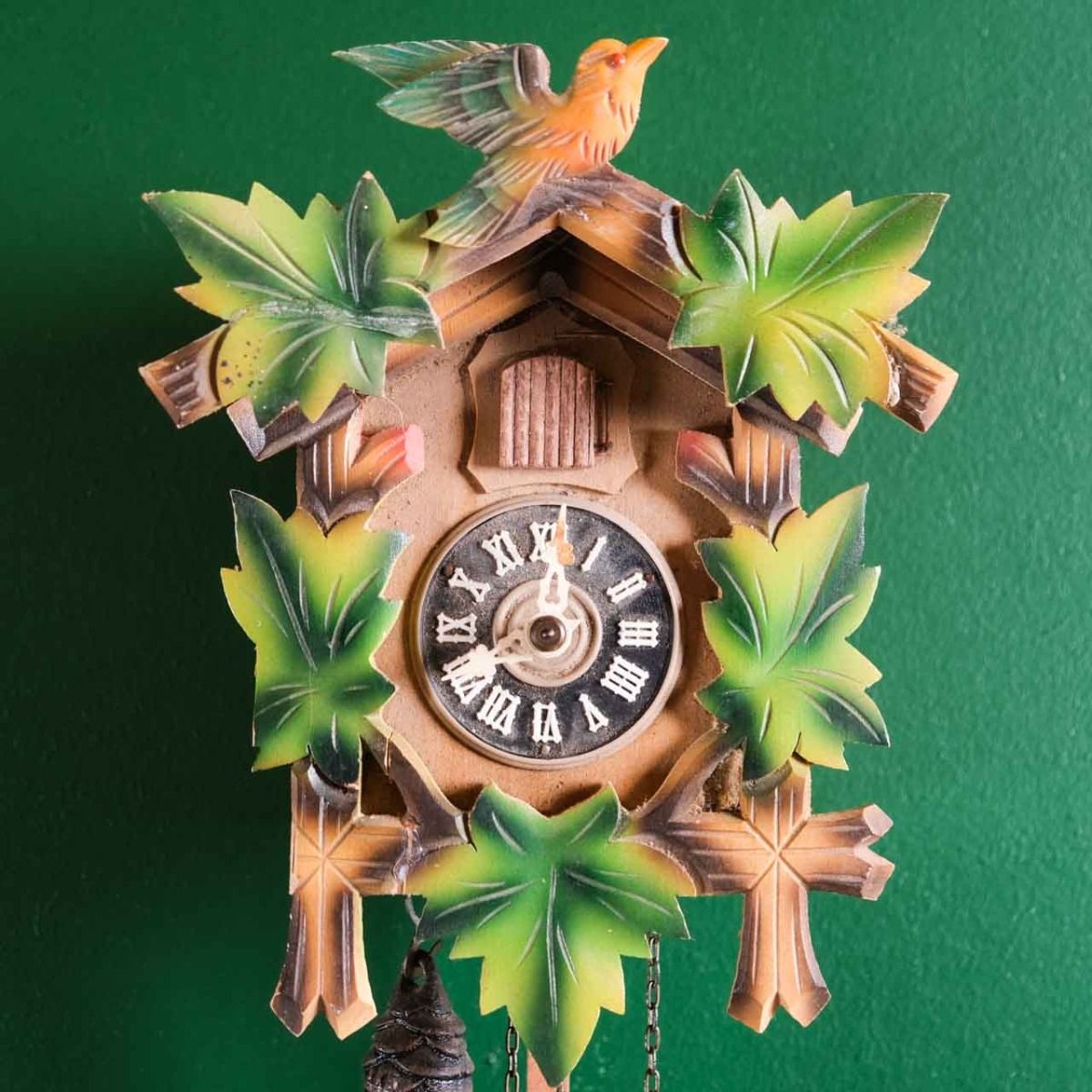 Cuckoo clock,Vintage German wooden cuckoo clock