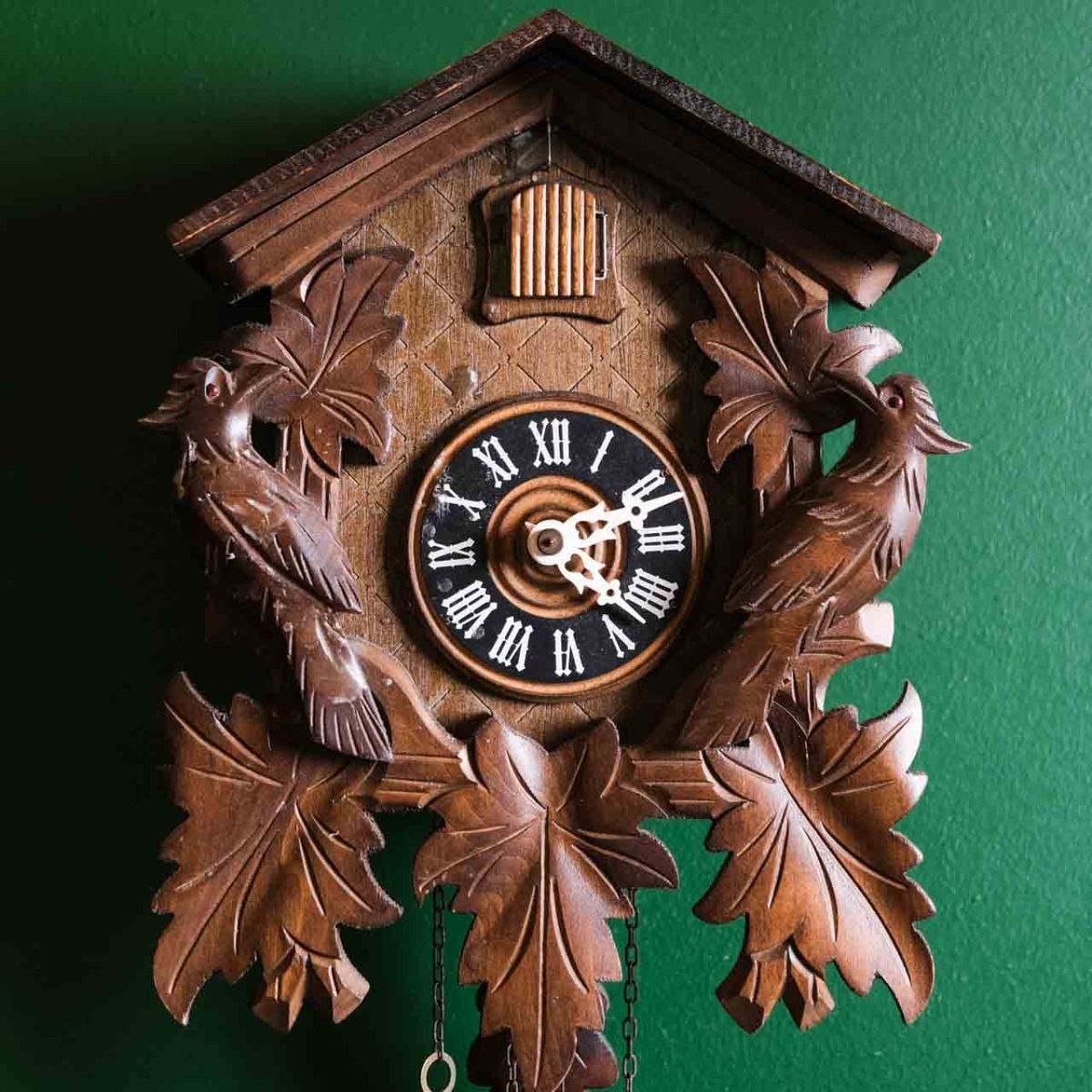 Cuckoo clock,Vintage German wooden cuckoo clock