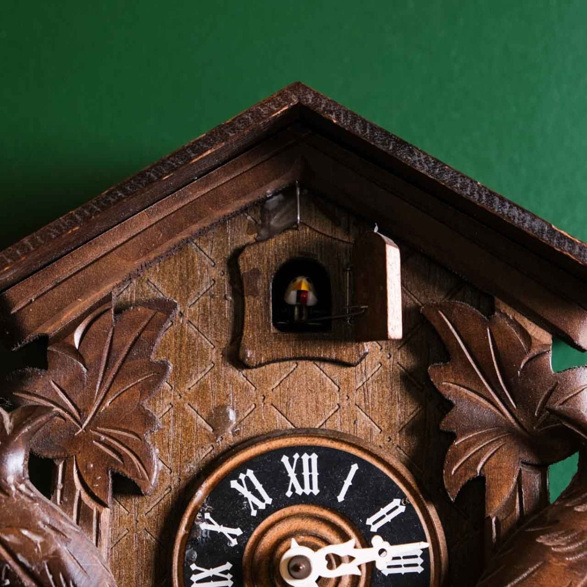 Cuckoo clock,Vintage German wooden cuckoo clock