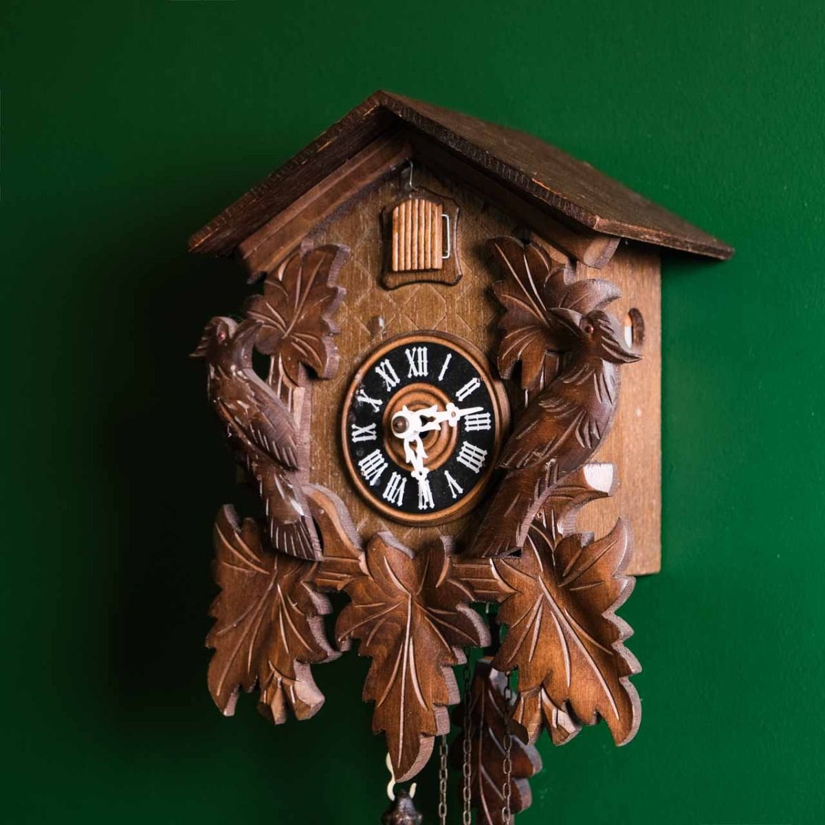 Cuckoo clock,Vintage German wooden cuckoo clock