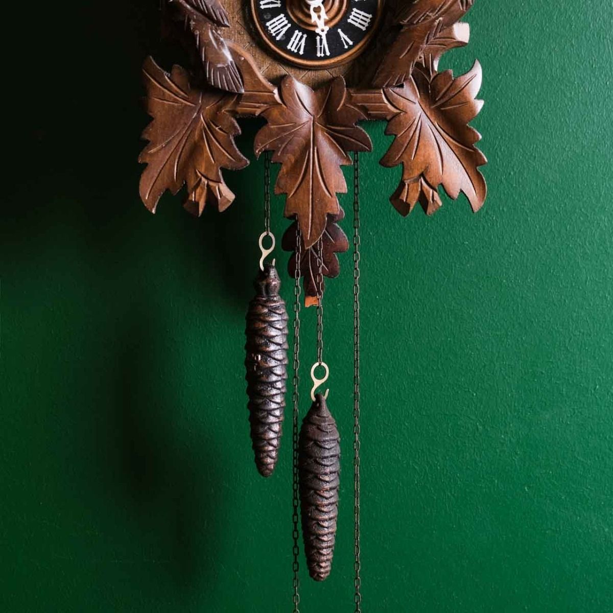 Cuckoo clock,Vintage German wooden cuckoo clock