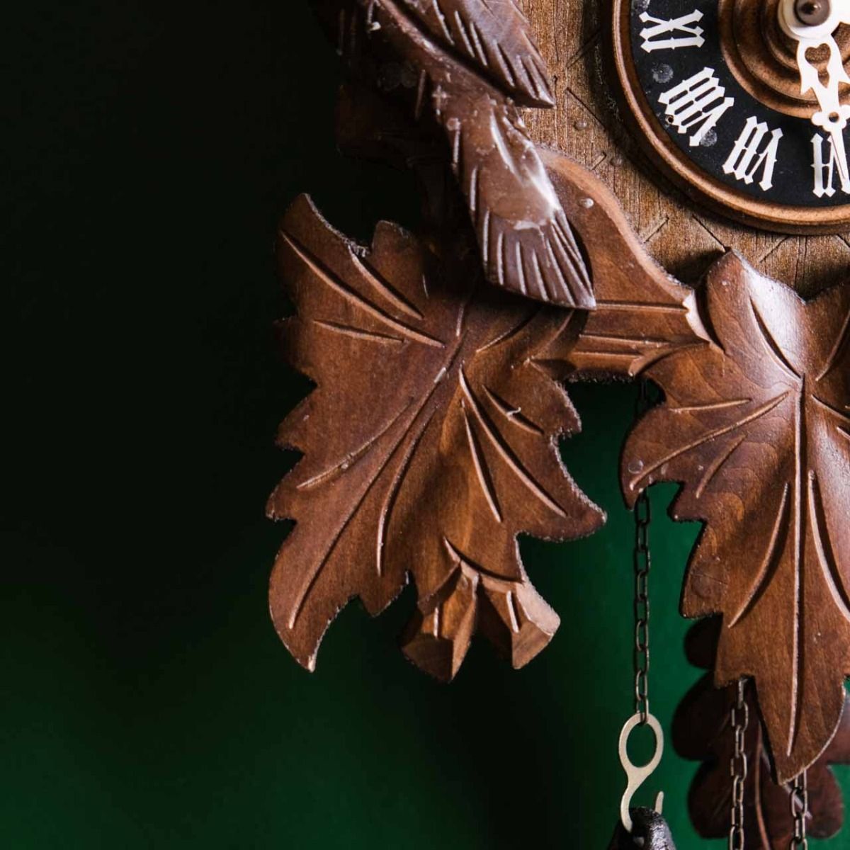 Cuckoo clock,Vintage German wooden cuckoo clock