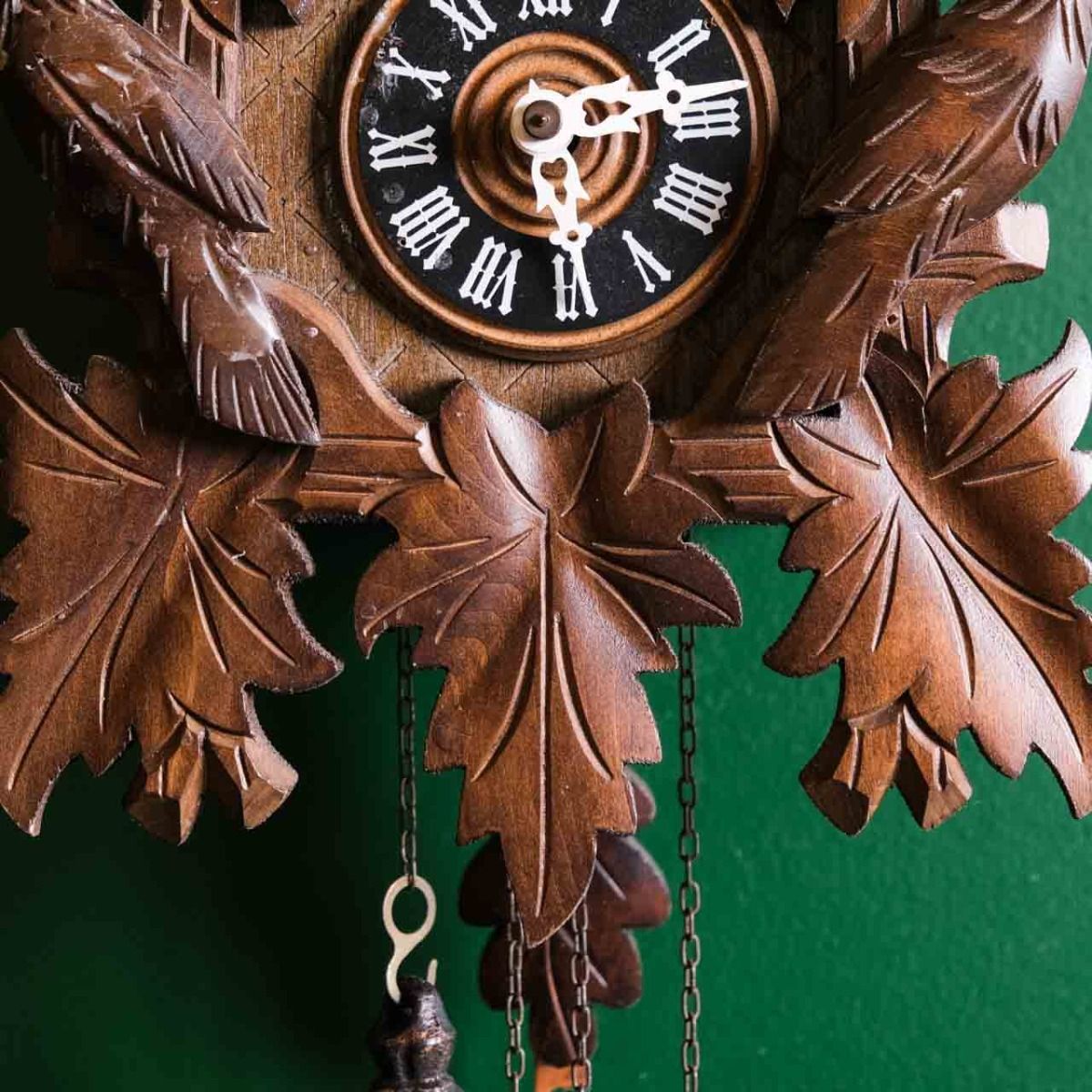 Cuckoo clock,Vintage German wooden cuckoo clock