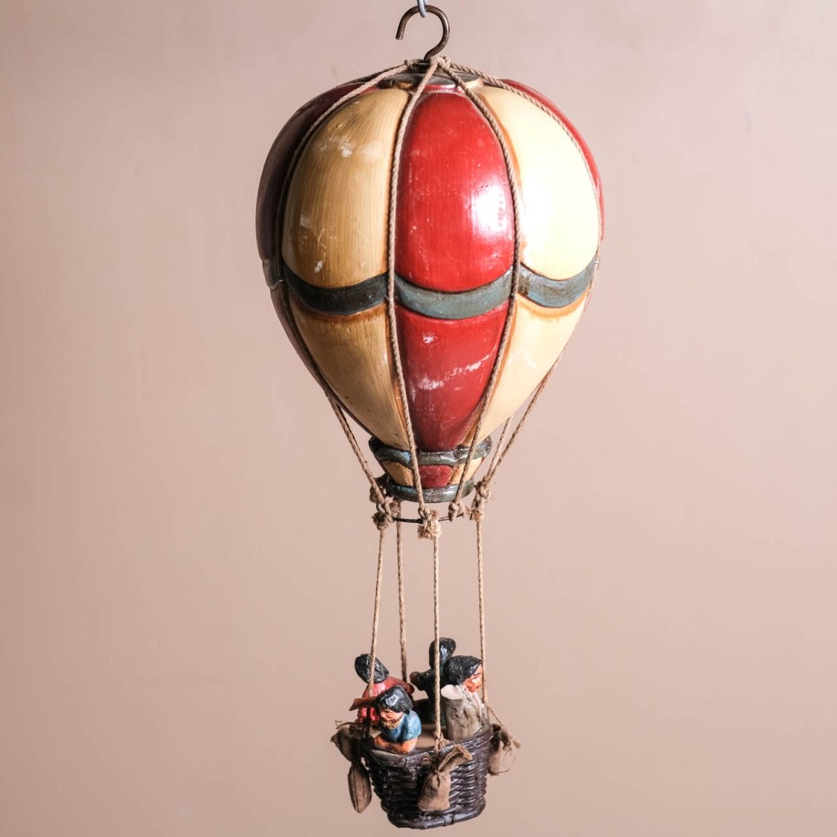 Vintage Flying Balloon Trinket