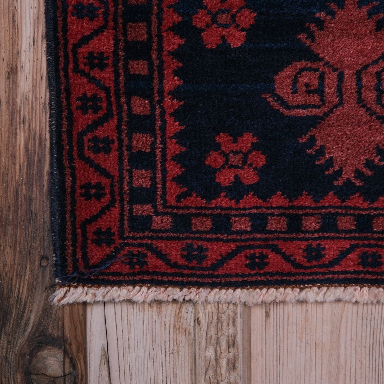 Vintage 1920s /1940s Primitive Metal Wire/Wood Handle Rug/Carpet